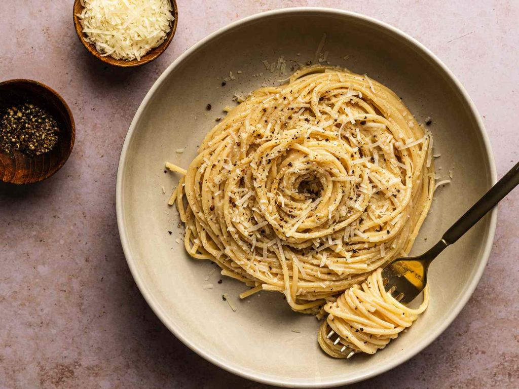 One of the famous Rome Street Food, Cacio e Pepe